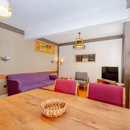 Cosy With Lofty Ceilings