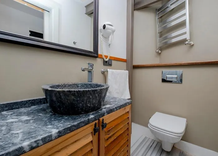 Cosy With Lofty Ceilings *