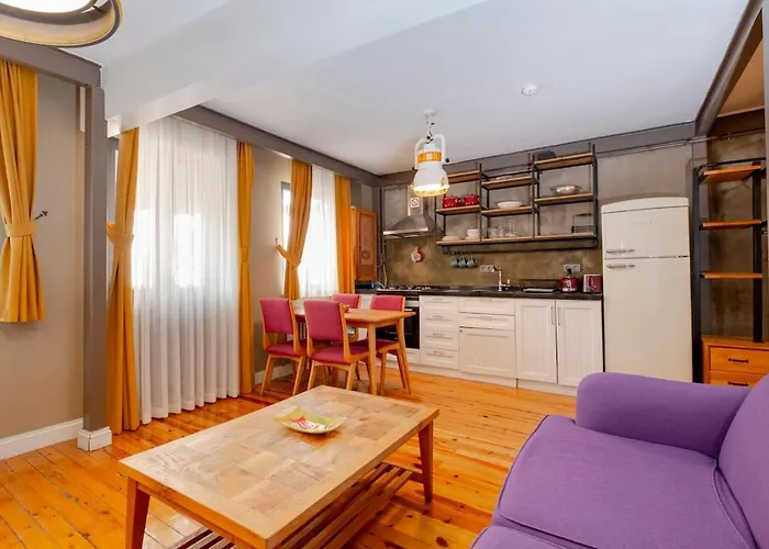 Cosy With Lofty Ceilings Istanbul