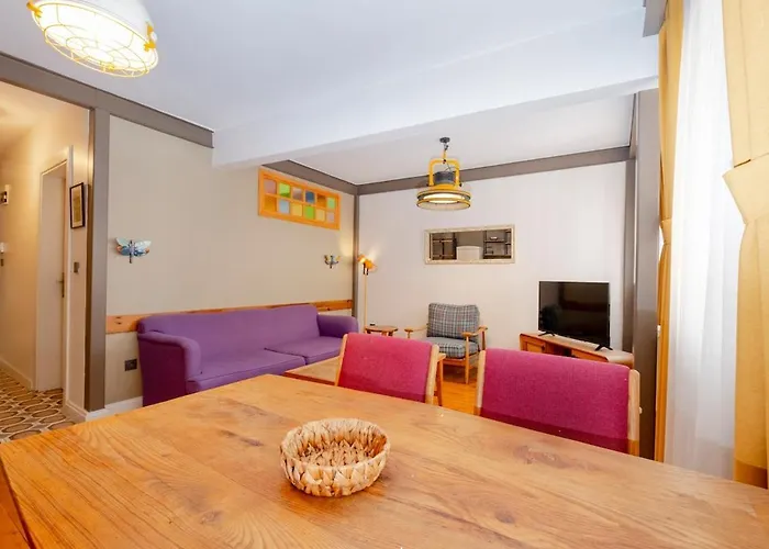 Cosy With Lofty Ceilings